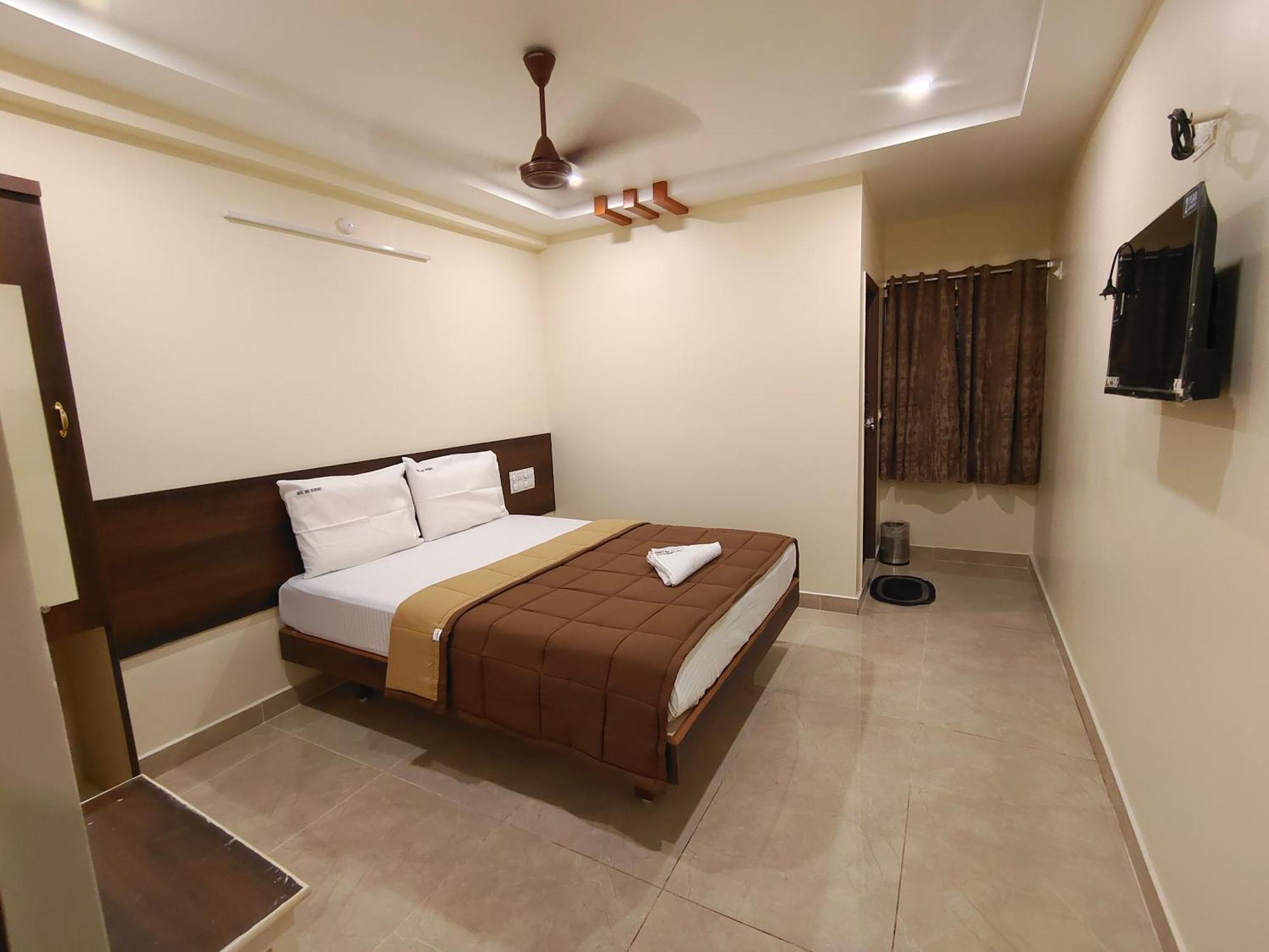 Hotel Dkr Grand Tirupati Zewnętrze zdjęcie