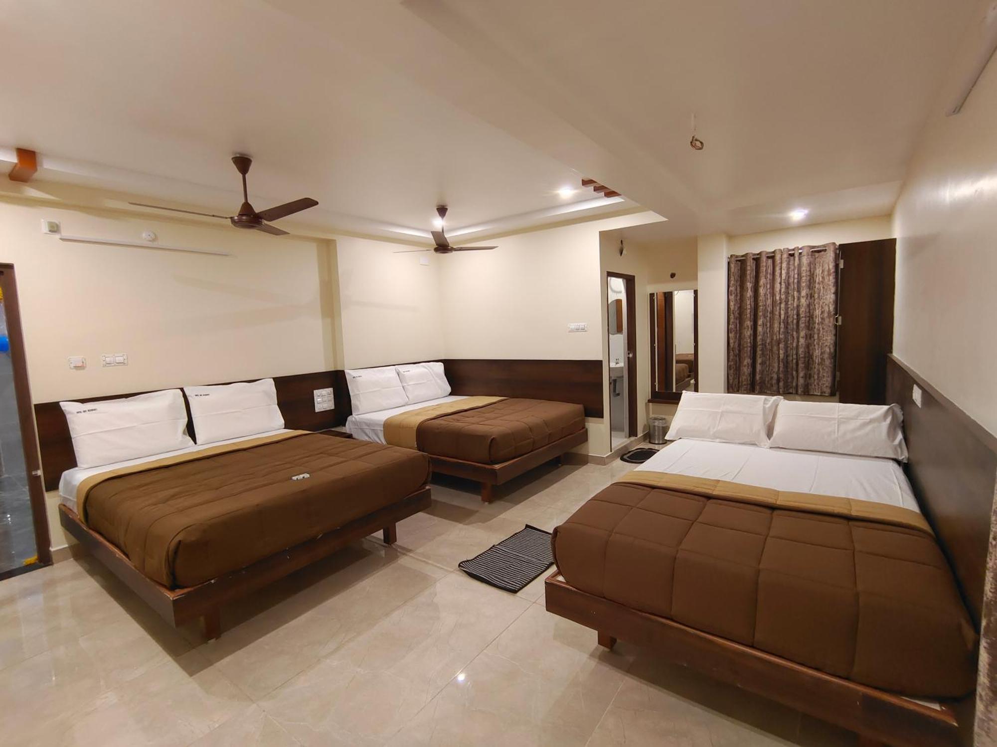 Hotel Dkr Grand Tirupati Zewnętrze zdjęcie